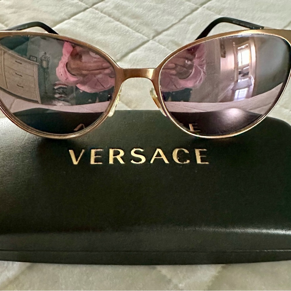 Versace Women's Sunglasses with Gold Frame and Pink Lenses Iconic January Jones